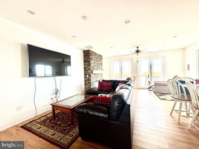 Building Photo - 448 Dock Rd
