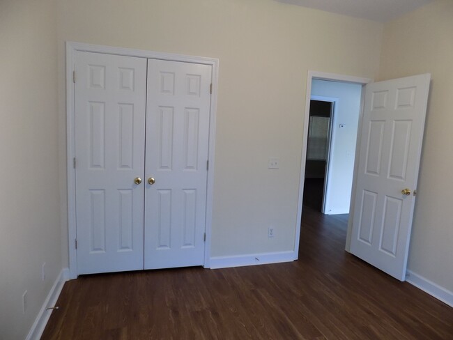 Building Photo - 2 Bedroom, 2 Bath Townhome on Southside Sa...