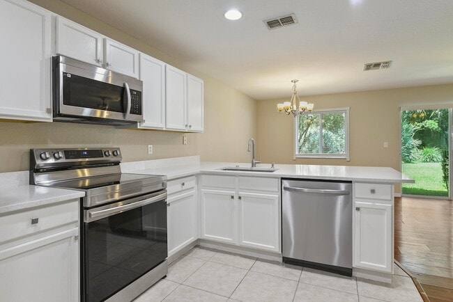 Building Photo - 2205 Marshfield Ct