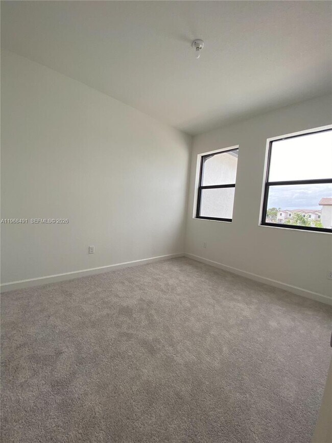 Building Photo - 247 SW 159th Dr