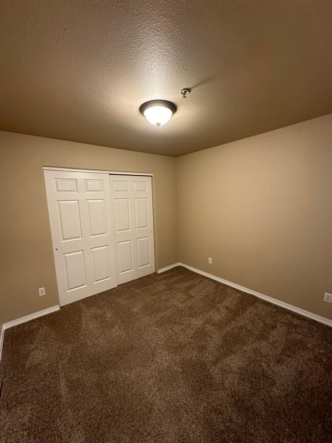 Building Photo - PROMENADE LOOP CONDO (RPM#154)