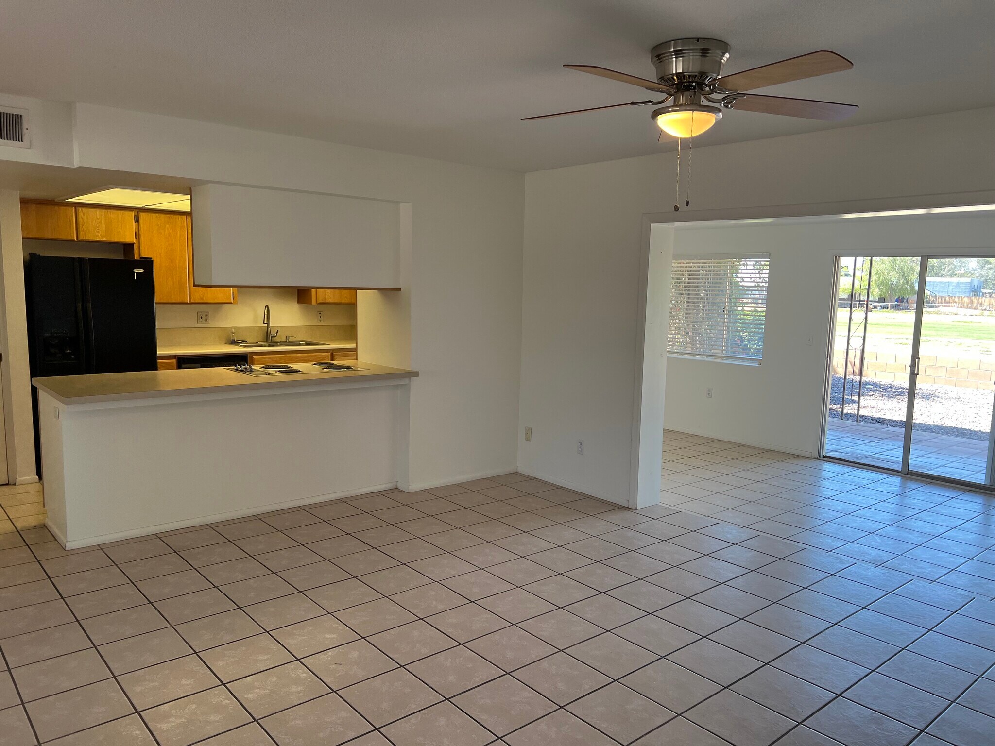 Building Photo - 848 S Saranac Ave