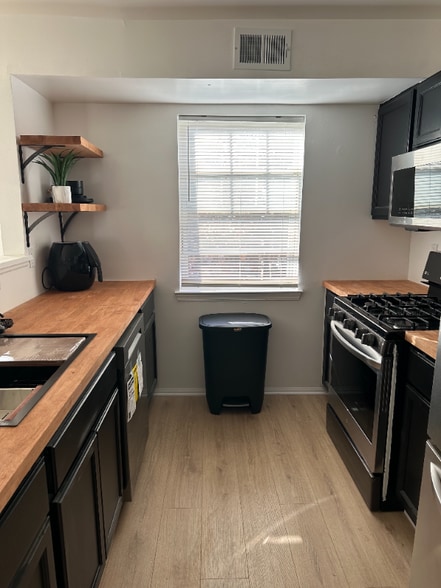 Building Photo - 139000 Farnsworth Ln