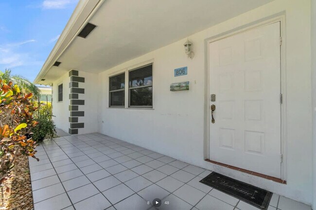 Building Photo - 806 NE 4th St