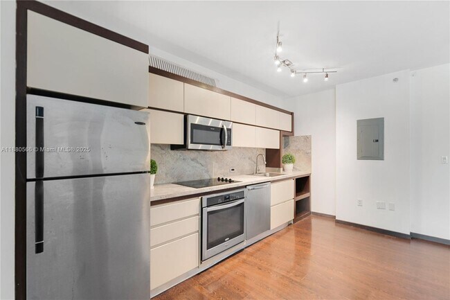 Building Photo - 435 21st St