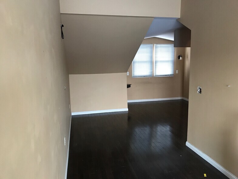 Building Photo - 1117 Freyburg St