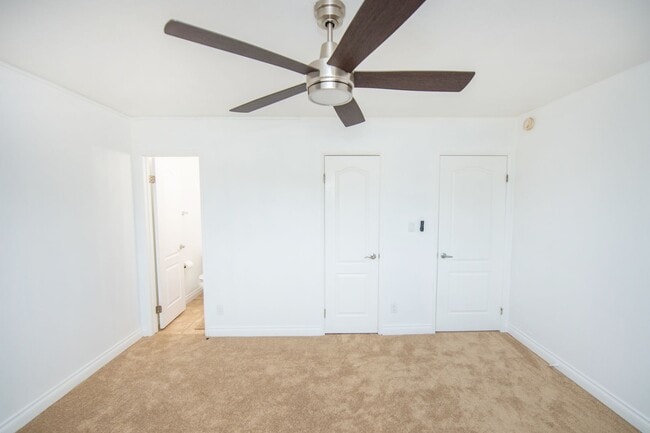 Building Photo - $500 off first month rent! 2BR/1.5BA Condo! 2 parking spaces