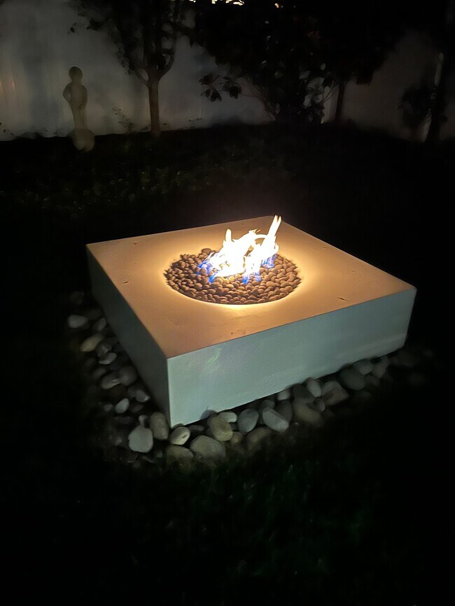 Building Photo - 16 S Somerset Ave