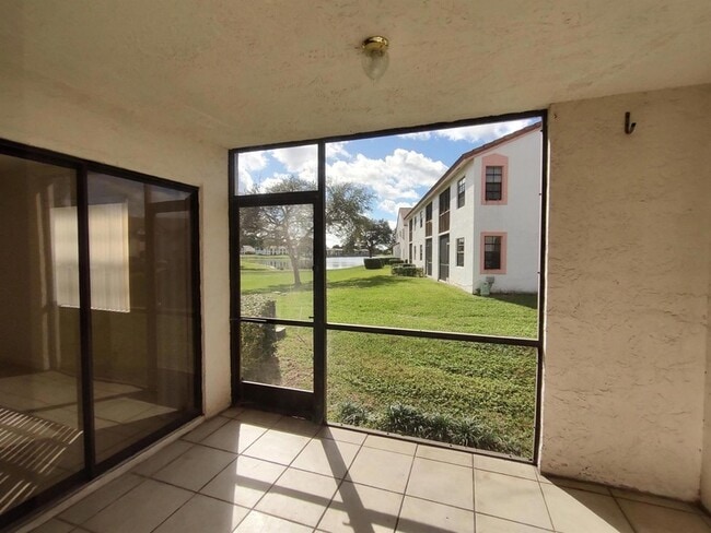 Building Photo - 3050 Norwood Pl