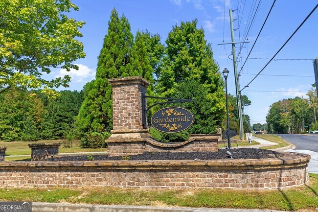 Building Photo - 3379 Gardenside Walk SW