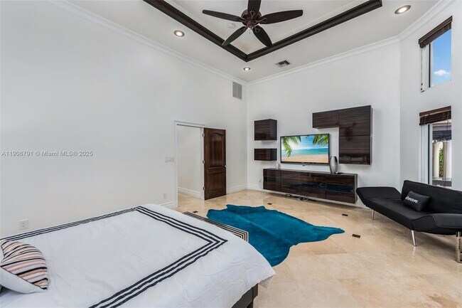 Building Photo - 1051 NE 89th St