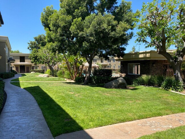 Building Photo - 792 Avocado Ave