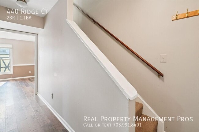 Building Photo - 440 Ridge Ct