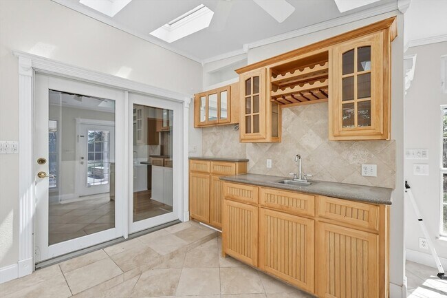 Building Photo - 5702 Teasley Ln