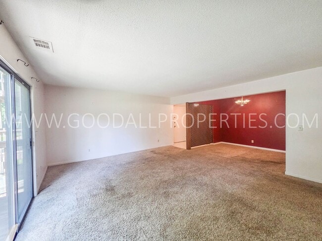Building Photo - 2 Bed, 2 Bath Condo with Pool Access in Clive