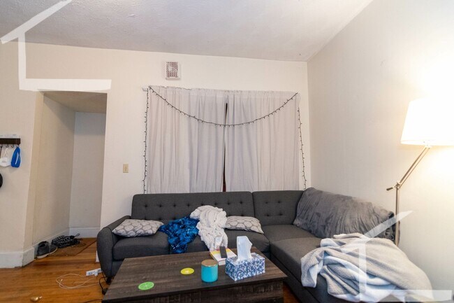 Building Photo - 9/1 Renovated, spacious 4BR/BA near T, BU