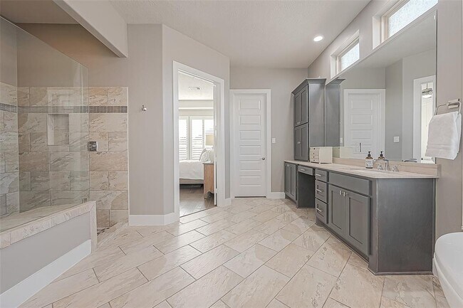 Building Photo - 30 Argosy Bend Pl