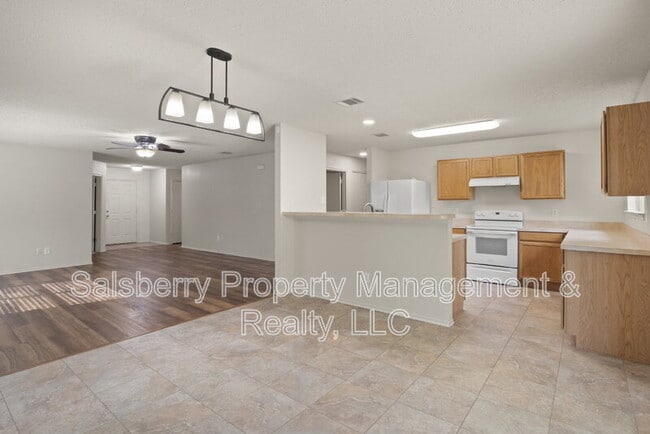 Building Photo - 536 Del Mar Dr