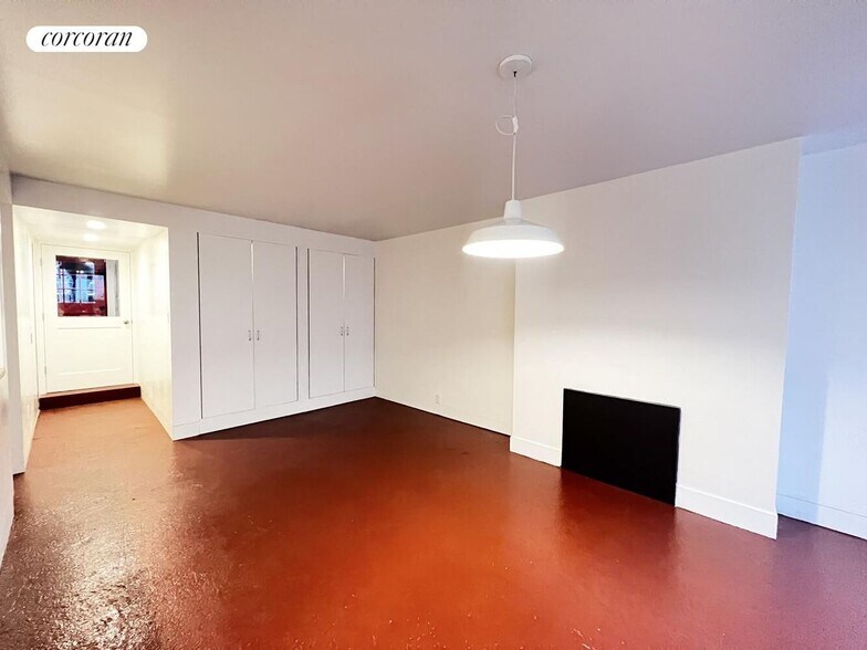 Building Photo - 4 Willow Pl