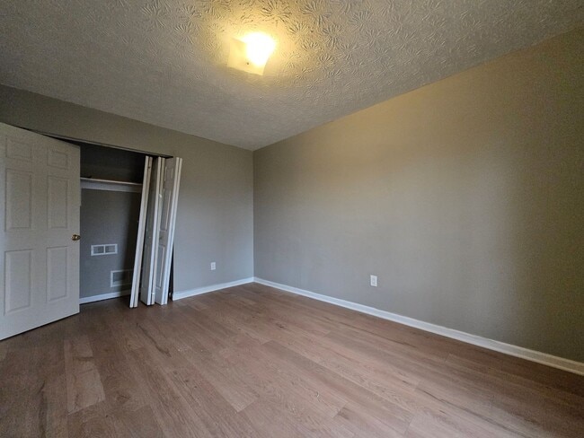 Building Photo - 3 Bedroom, 2.5 Bath Townhouse in Beavercreek!