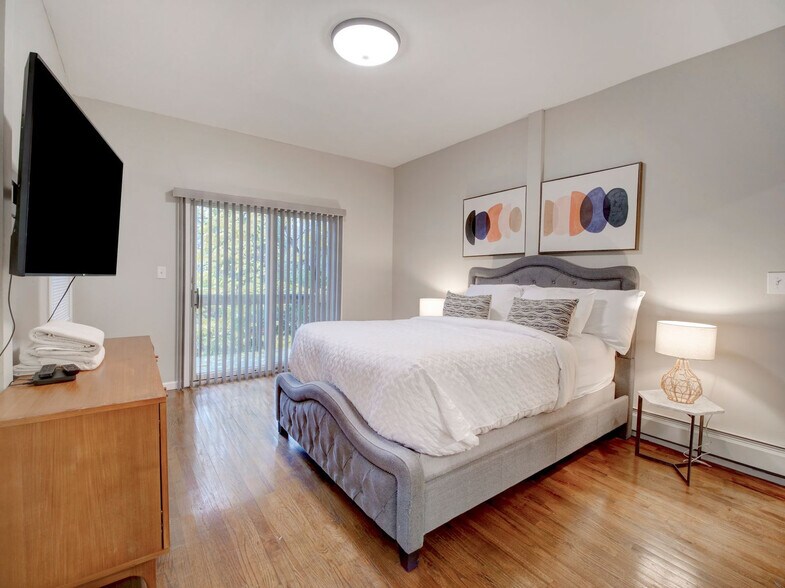 Building Photo - 24 Britton St