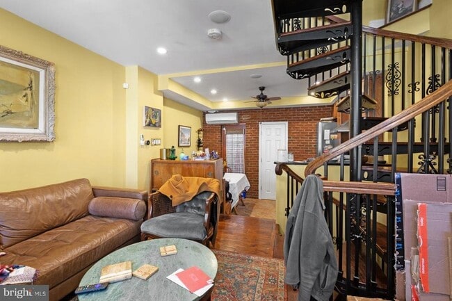 Building Photo - 928 Irving St