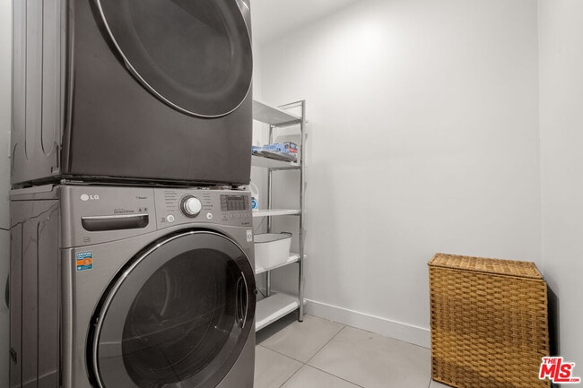 Building Photo - 20159 Hatteras St