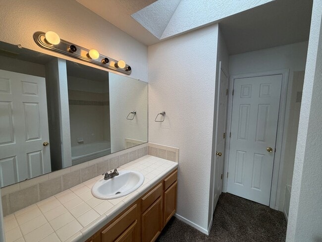 Building Photo - 3 Bedroom Home Available Near Paseo Del Norte Blvd NE & Rainbow Blvd NW!