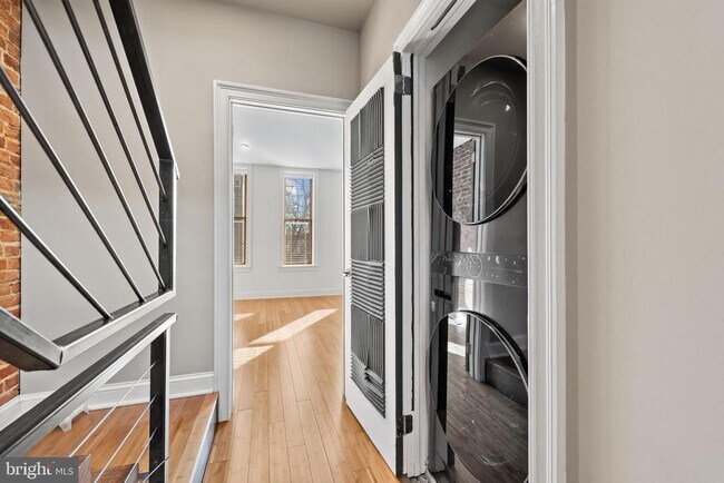 Building Photo - 412 E Lanvale St