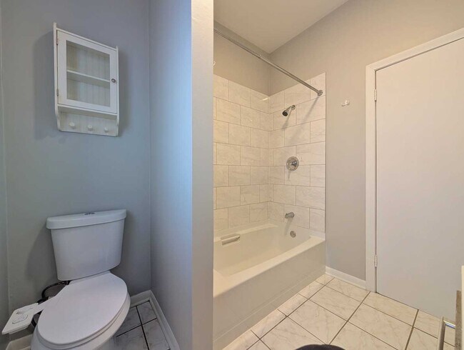 Building Photo - 1825 N Kedzie Ave