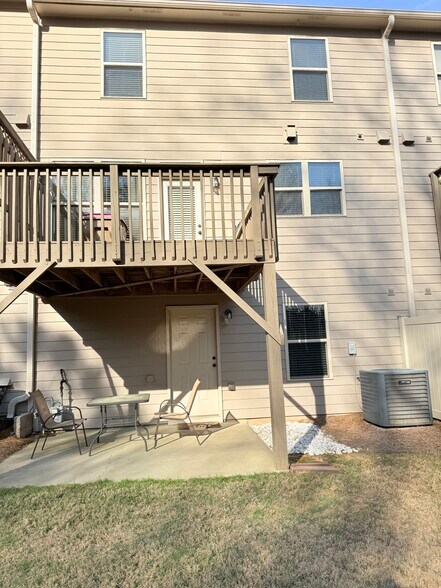 Building Photo - 3170 Hallmark Ln