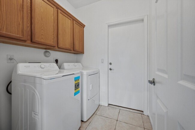 Building Photo - 106 Fernwood Crescent
