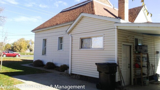 Building Photo - Charming 3 Bed 1 Bath Ranch Home in Rural ...