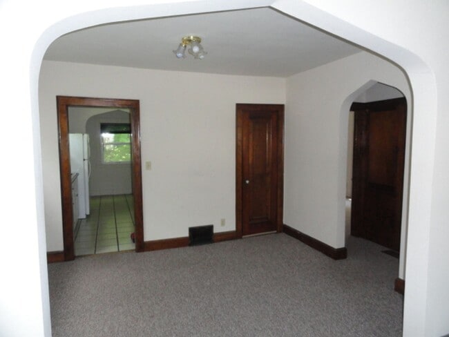 Building Photo - 1209 S W Ave