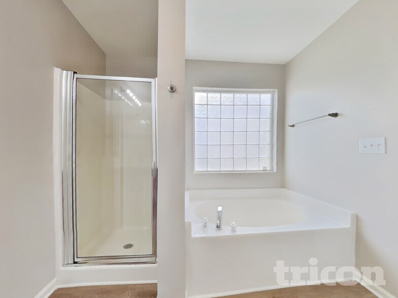 Building Photo - 2048 Lauren Woods Dr