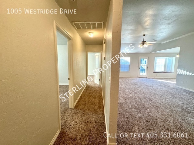 Building Photo - 1005 Westridge Dr