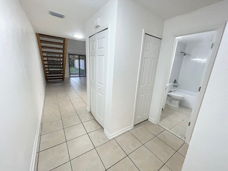 Building Photo - 2759 Hunt Club Ln