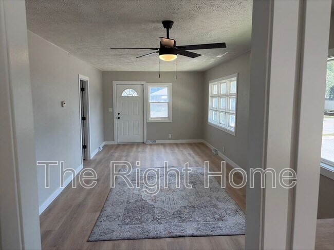Building Photo - 4525 N 70th St