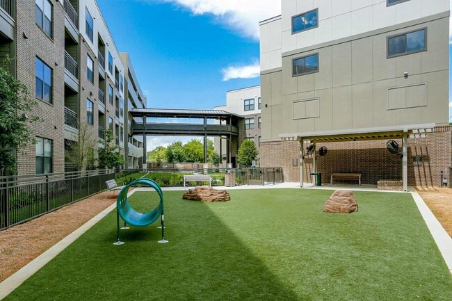 Building Photo - 2033 S Gessner Rd