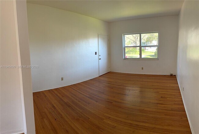 Building Photo - 715 NE 91st St