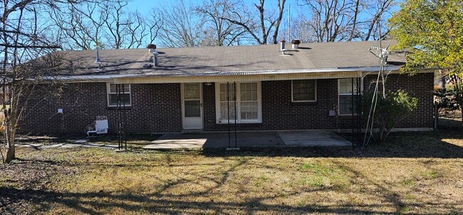 Building Photo - 4365 Sunshine Dr