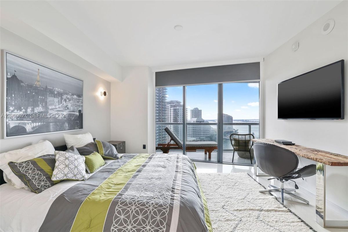 Building Photo - 465 Brickell Ave