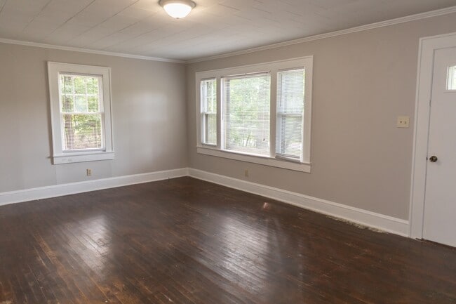 Building Photo - 204 Glendale St