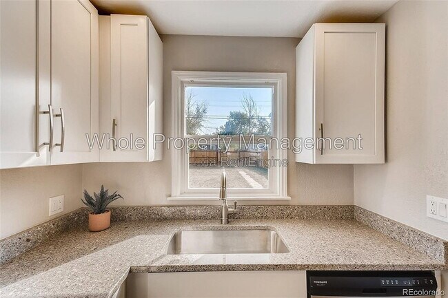 Building Photo - 1764 Oswego St
