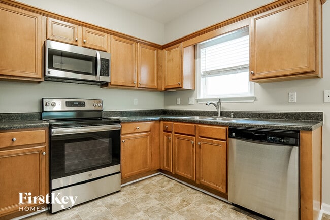 Building Photo - 4449 Fairmont Dr