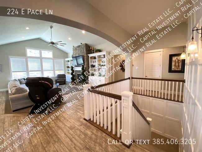 Building Photo - 224 E Pace Ln