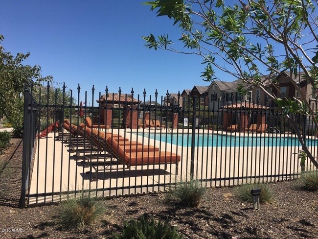 Building Photo - 3786 E Robert St