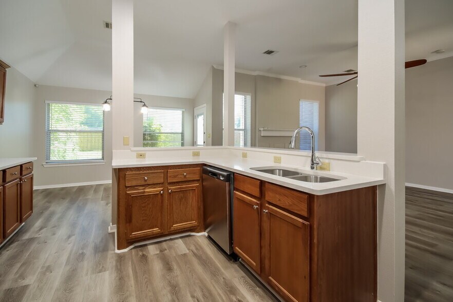 Building Photo - 13553 Miller Ln