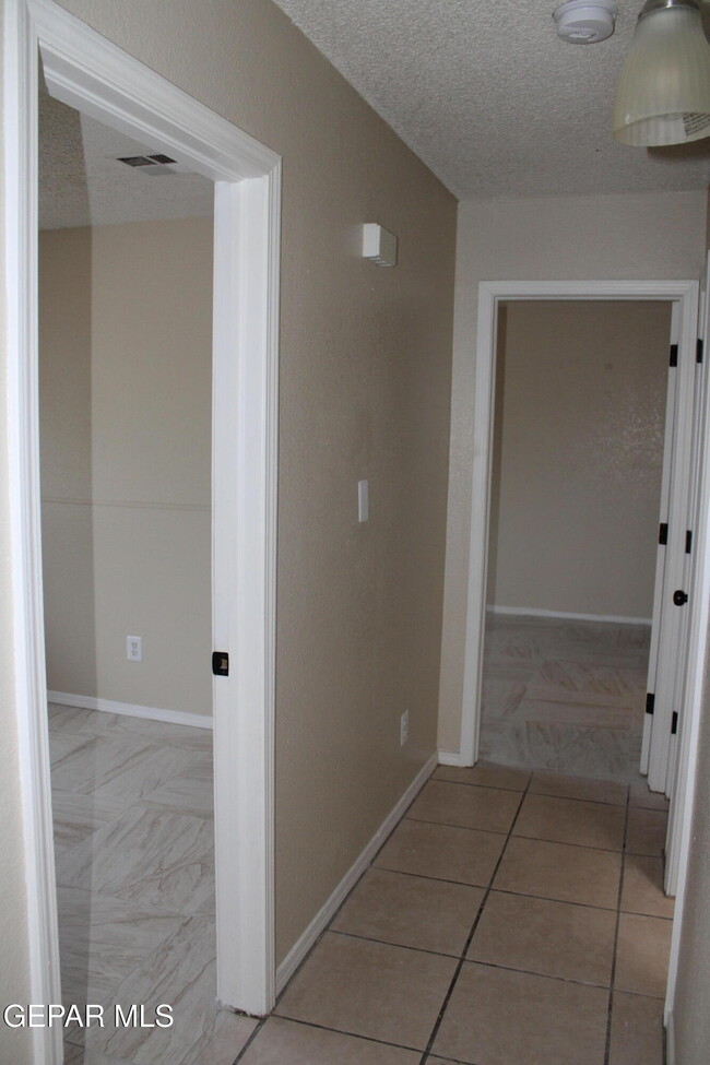 Building Photo - 11668 Diana Lynn Ct