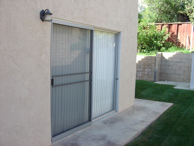 Building Photo - 407 Leavens Ct